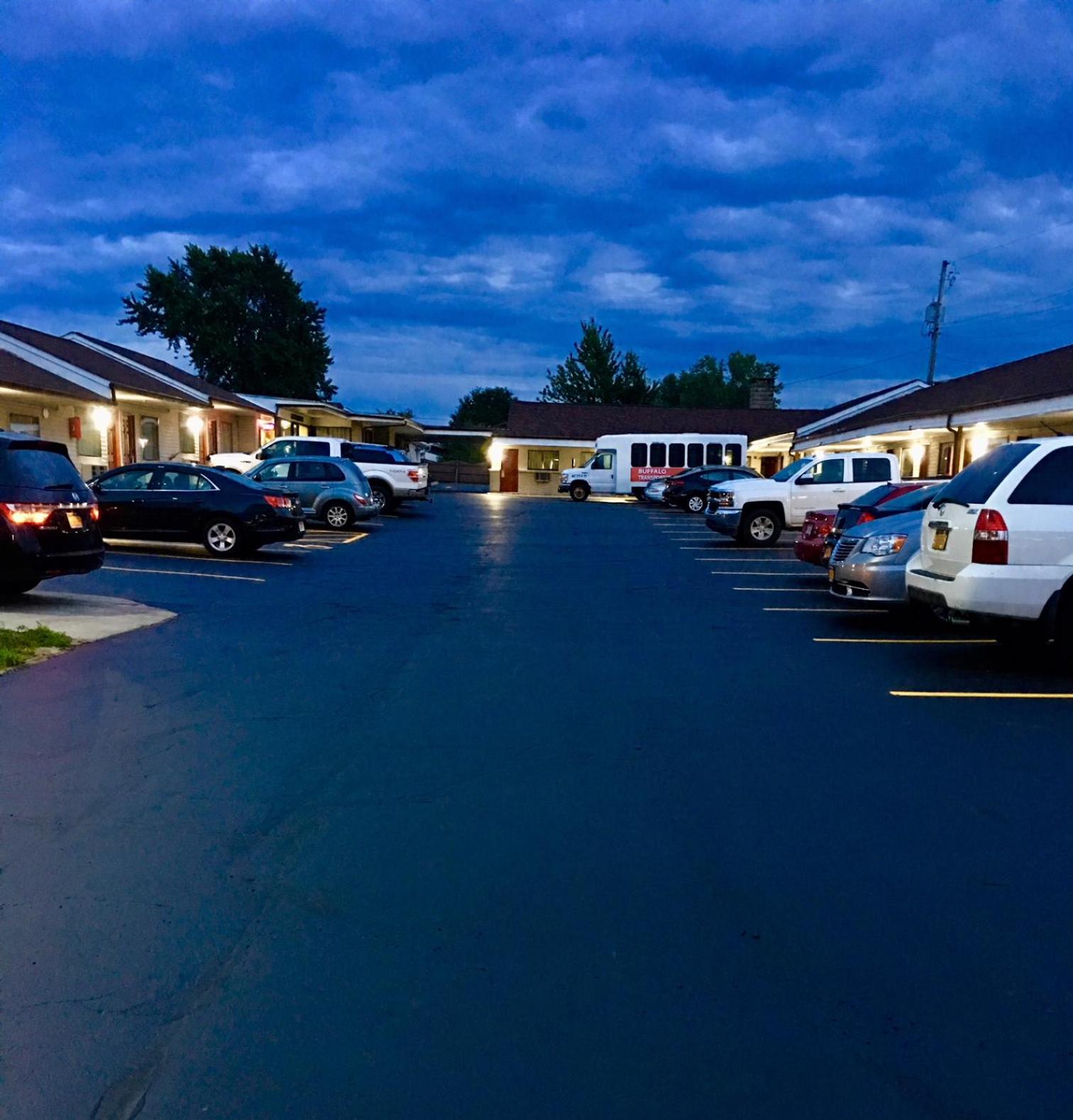 Budget Inn Williamsville Main image 1